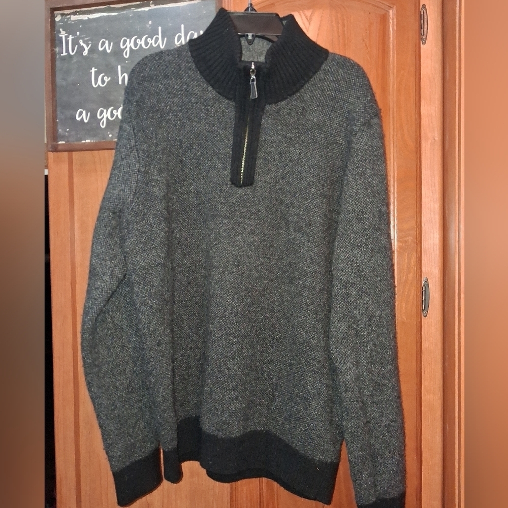 Pronto Uomo Wool Men's Gray and Black Half-Zip Sweater In An XL. EUC